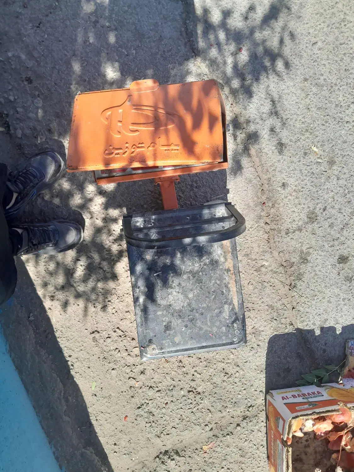 ترازوگم شده|اشیا|زرند, |دیوار