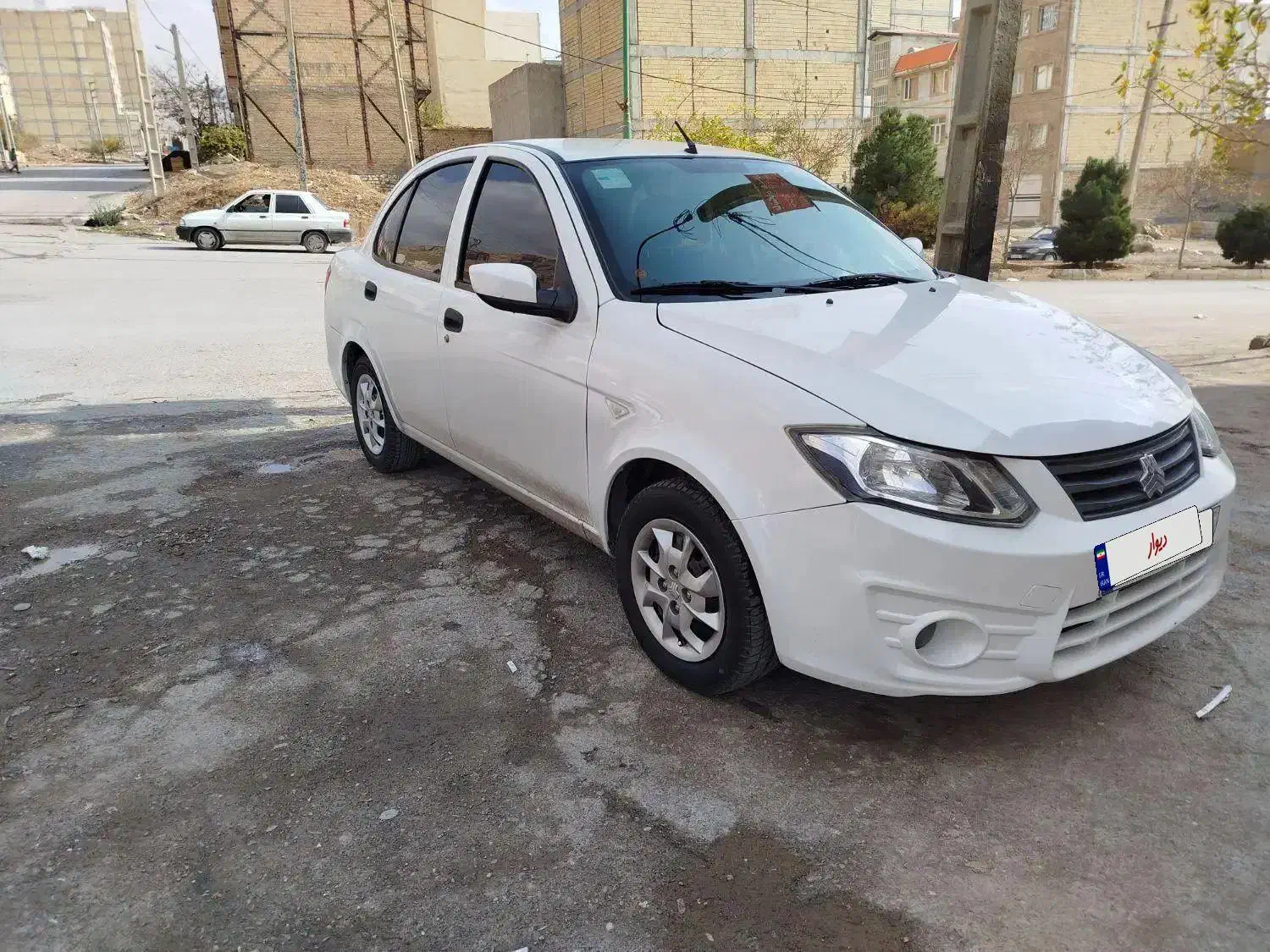 ساینا سفید 99 بیرنگ بیمه کامل کم کارکرد|خودرو سواری و وانت|کرمانشاه, |دیوار