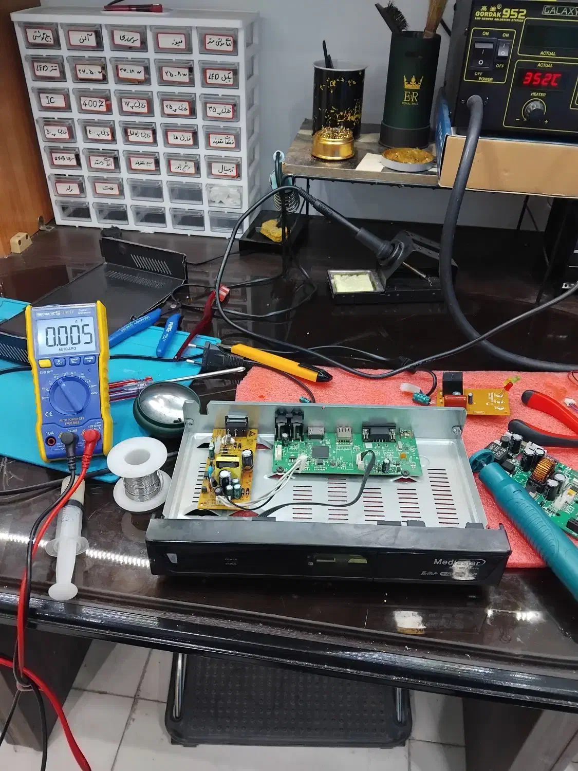 تعمیر تخصصی انواع برد الکترونیکی|خدمات پیشه و مهارت|صفادشت, |دیوار