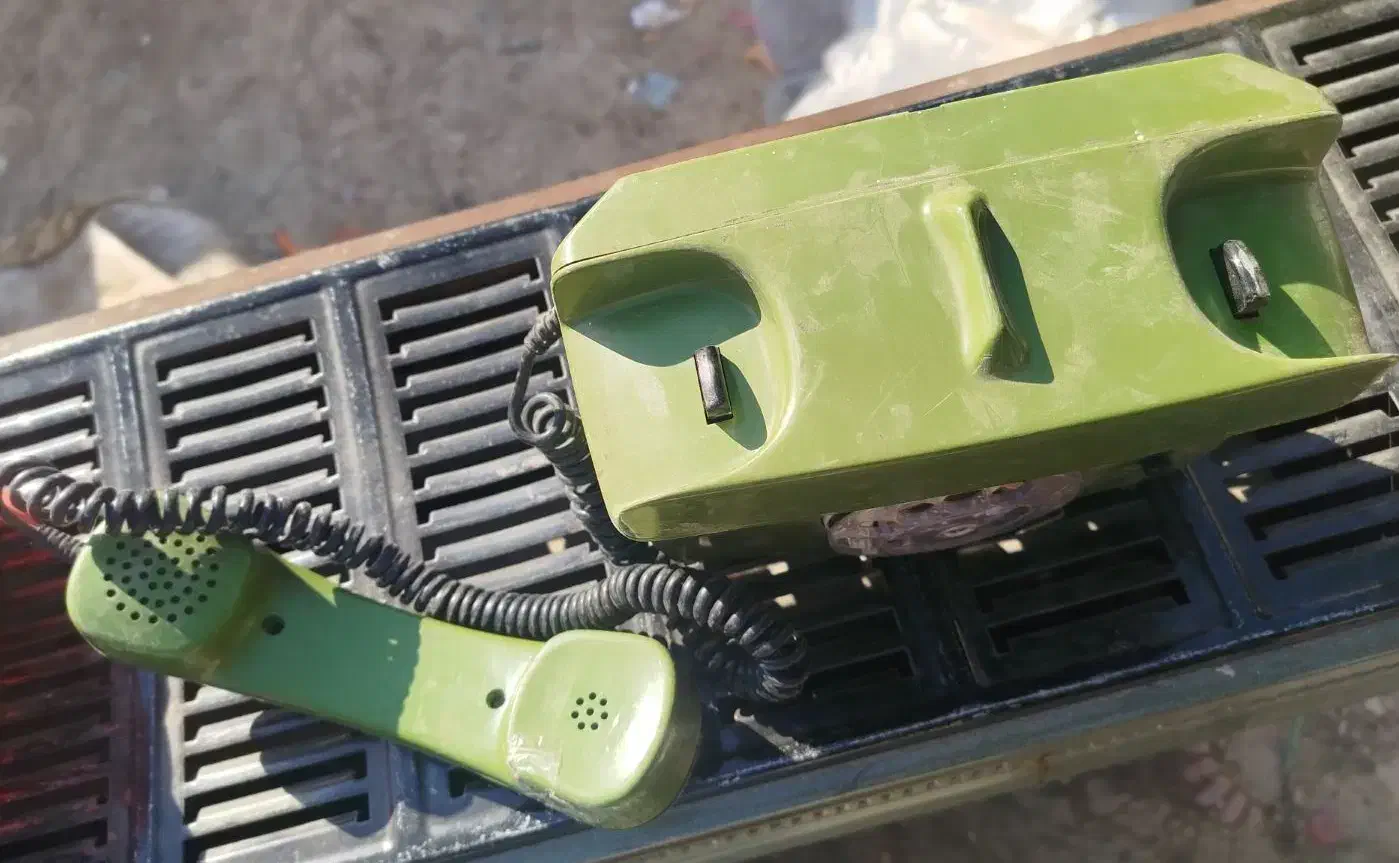 تلفن قدیمی|کلکسیون اشیاء عتیقه|خمینی‌شهر, |دیوار