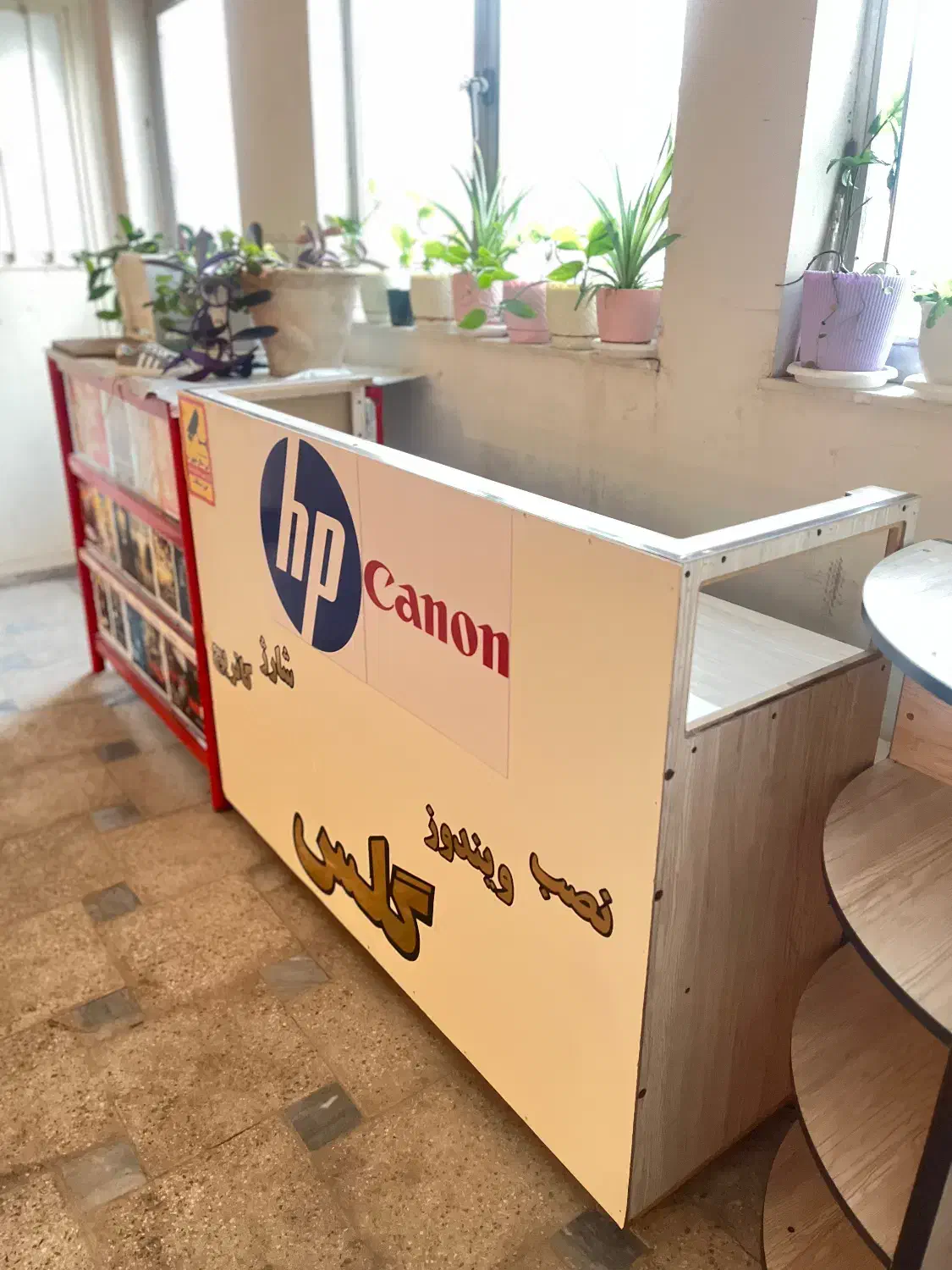 تعدادی میز ام دی اف|کتابخانه، شلف، قفسه‌های دیواری|اردبیل, |دیوار