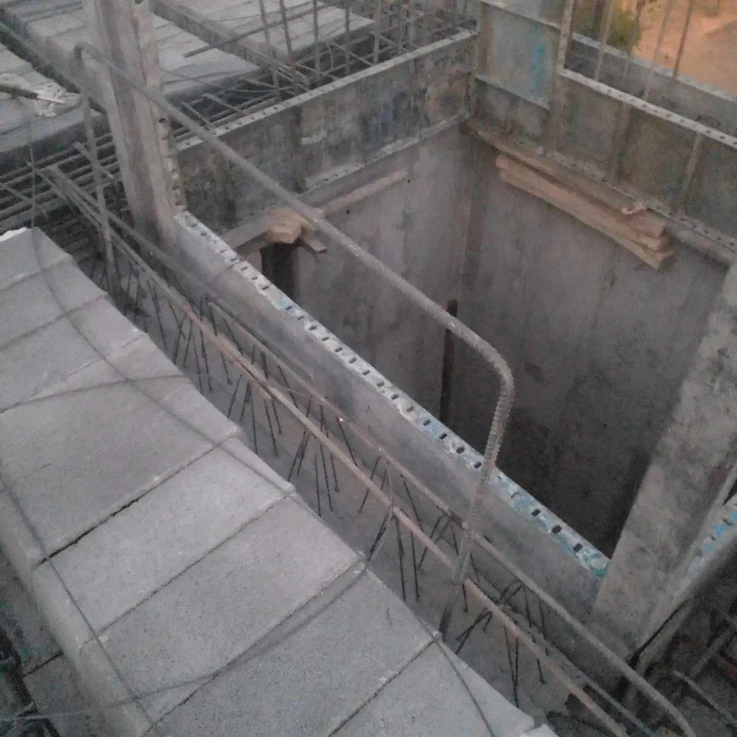 اجاره زیر زمین|اجارهٔ مغازه و غرفه|شاهین‌شهر, طالقانی|دیوار