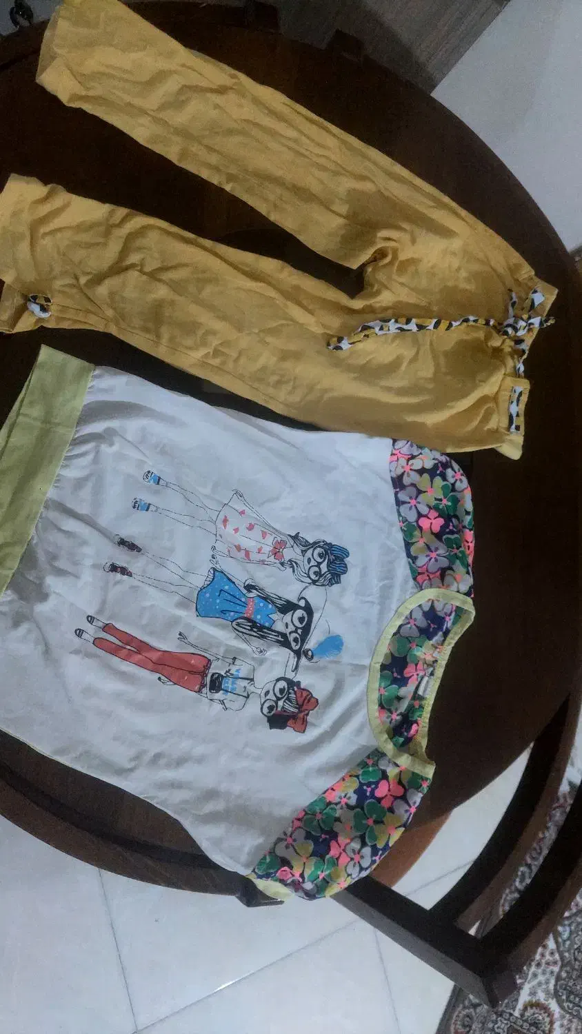 لباس دخترانه|لباس|شیروان (خراسان), |دیوار