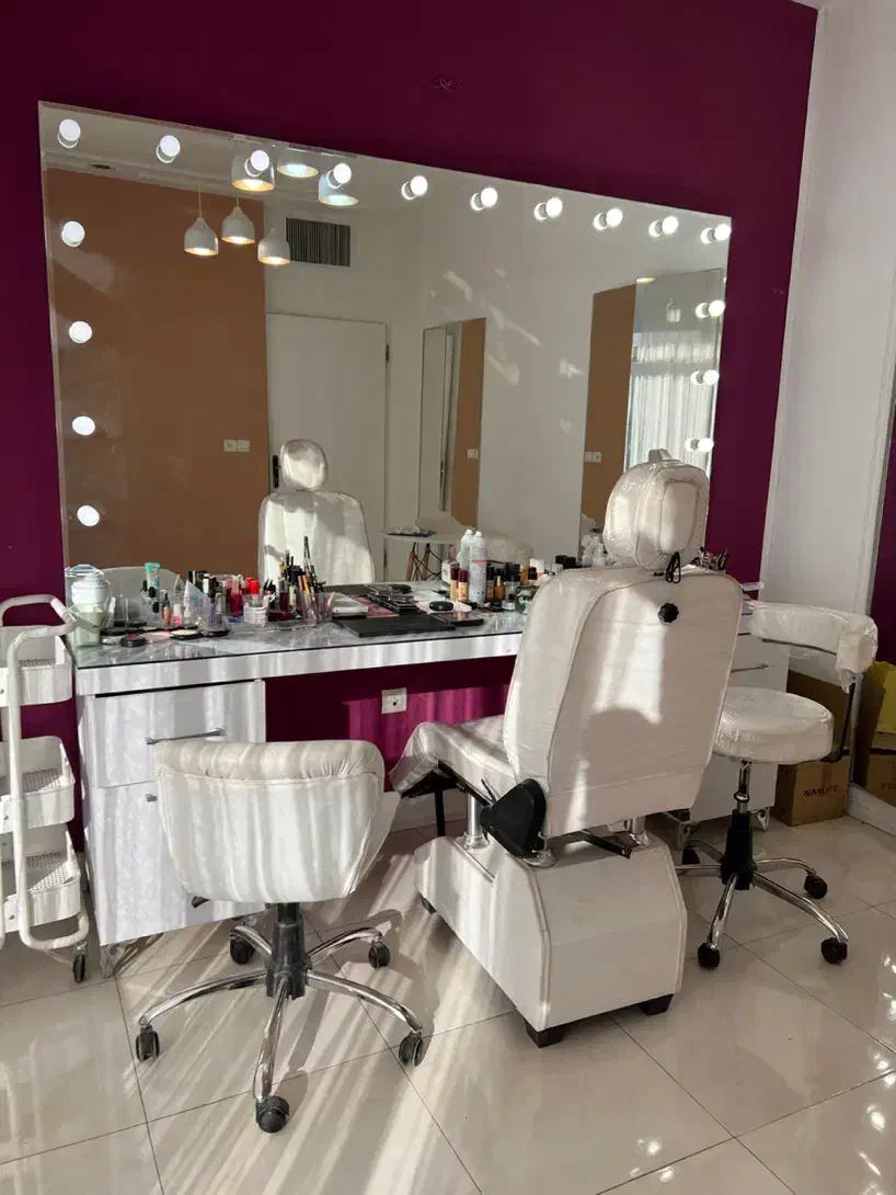 آینه میکاپ|آرایشگاه و سالنهای زیبایی|اصفهان, مرداویج|دیوار