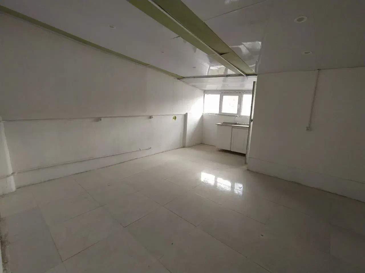 تک واحدی اداری ابتدای کوچه قنادی لاله|اجارهٔ دفتر کار، اتاق اداری، مطب|بجنورد, |دیوار