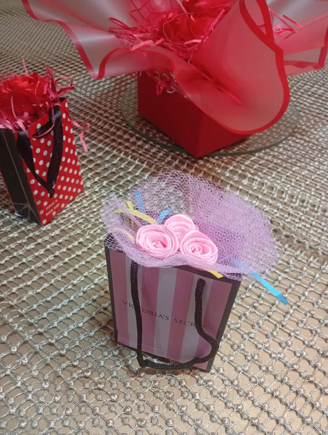 گل روبانی|گل مصنوعی|هشتگرد, فاز ۲ مهستان|دیوار