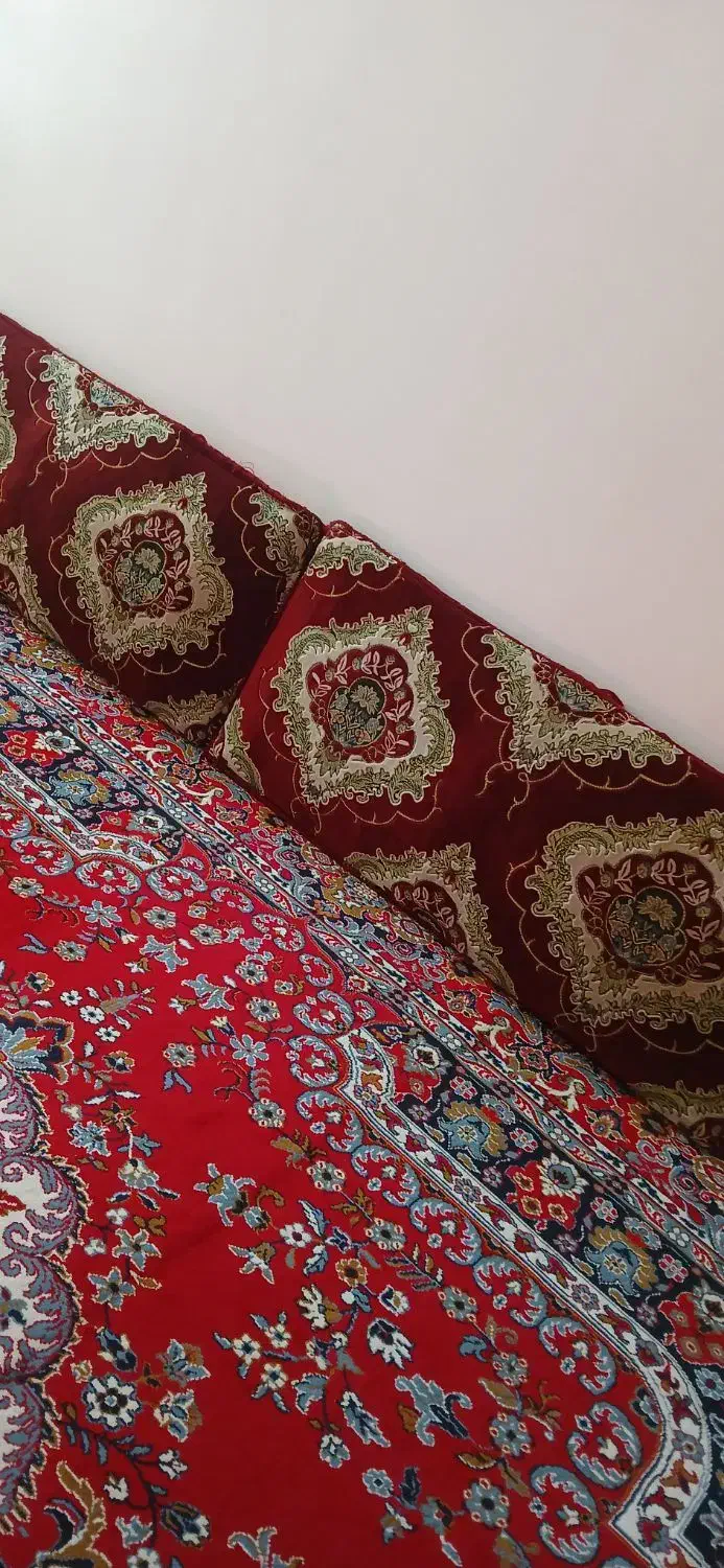 ۶عددپشتی بزرگ سالم چهارطرف ریشه داره|پشتی|کردکوی, |دیوار