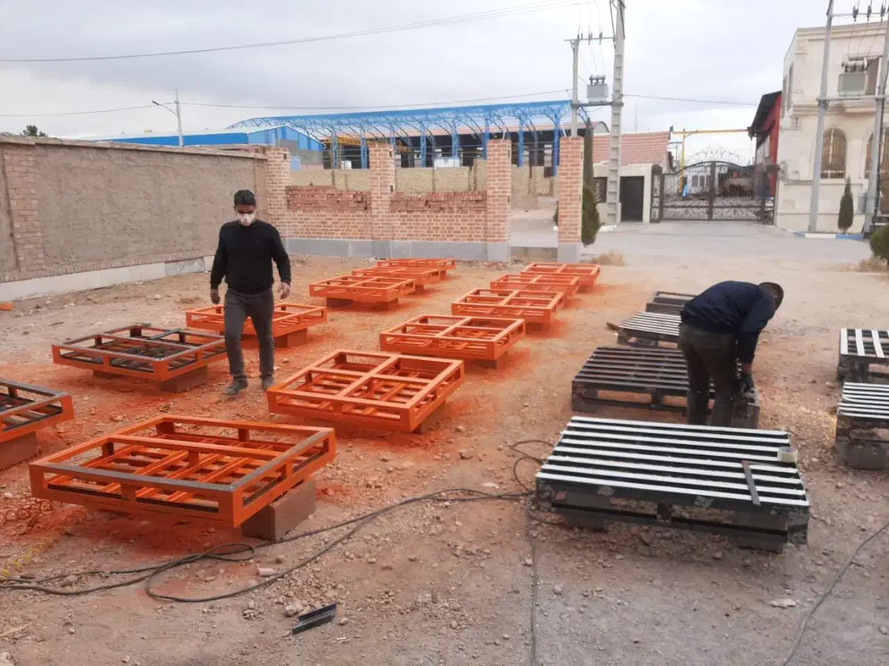 نقاشی ساختمان در و پنجره قیمت مناسب|خدمات پیشه و مهارت|کرمان, |دیوار