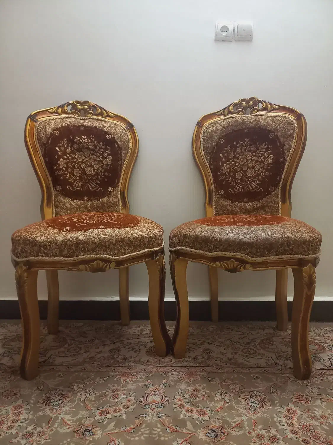 دو عدد صندلی سلطنتی|مبلمان خانگی و میز عسلی|اهواز, نادری|دیوار