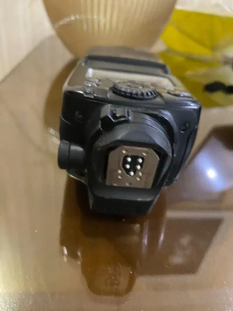 فلاش دوربین اسپیدلایت|دوربین عکاسی و فیلم‌برداری|اندیشه, اندیشه فاز ۱|دیوار