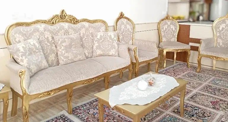 مبل سلطنتی 9 نفره در حد نو به همراه 3 عسلی|مبلمان خانگی و میز عسلی|کاشان, کارگر|دیوار