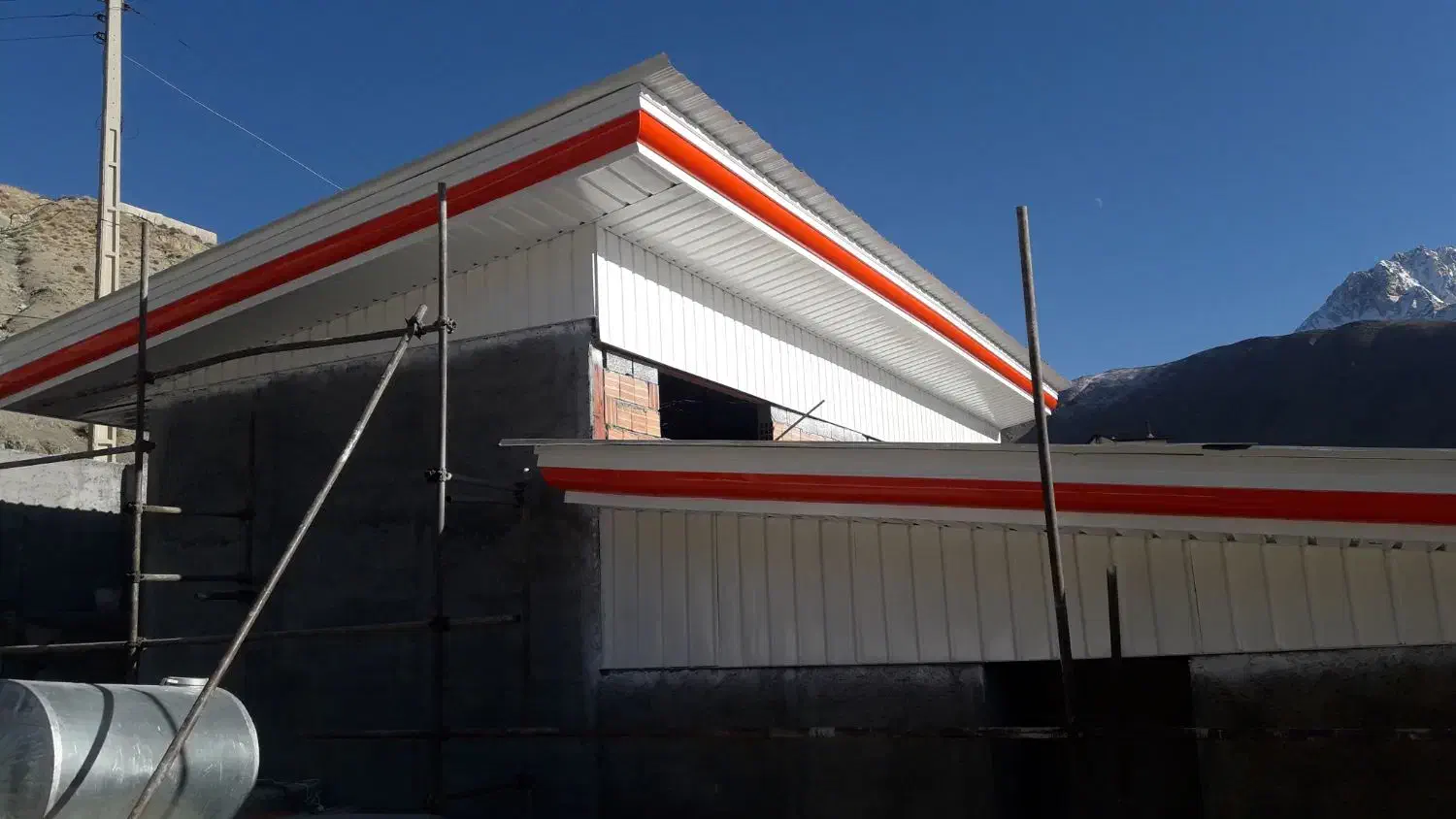 رنگ کاری ونقاشی ساختمان ورنگ کاری شیروانی نما لنبه|خدمات پیشه و مهارت|دماوند, دماوند|دیوار