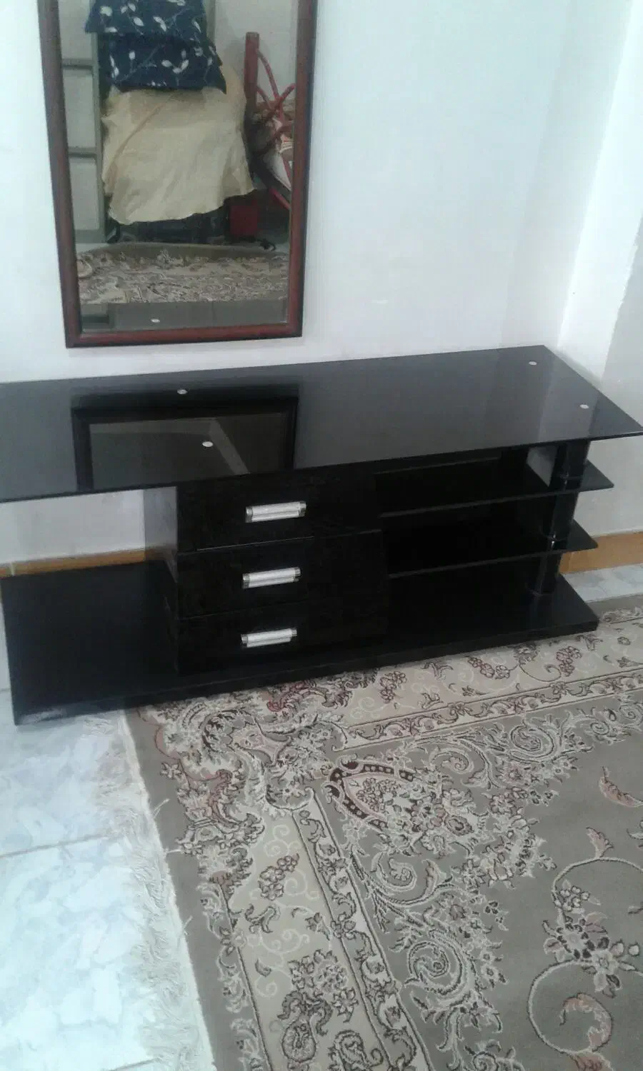 میز تلویزیون در حد نو|میز تلویزیون|صومعه‌سرا, |دیوار