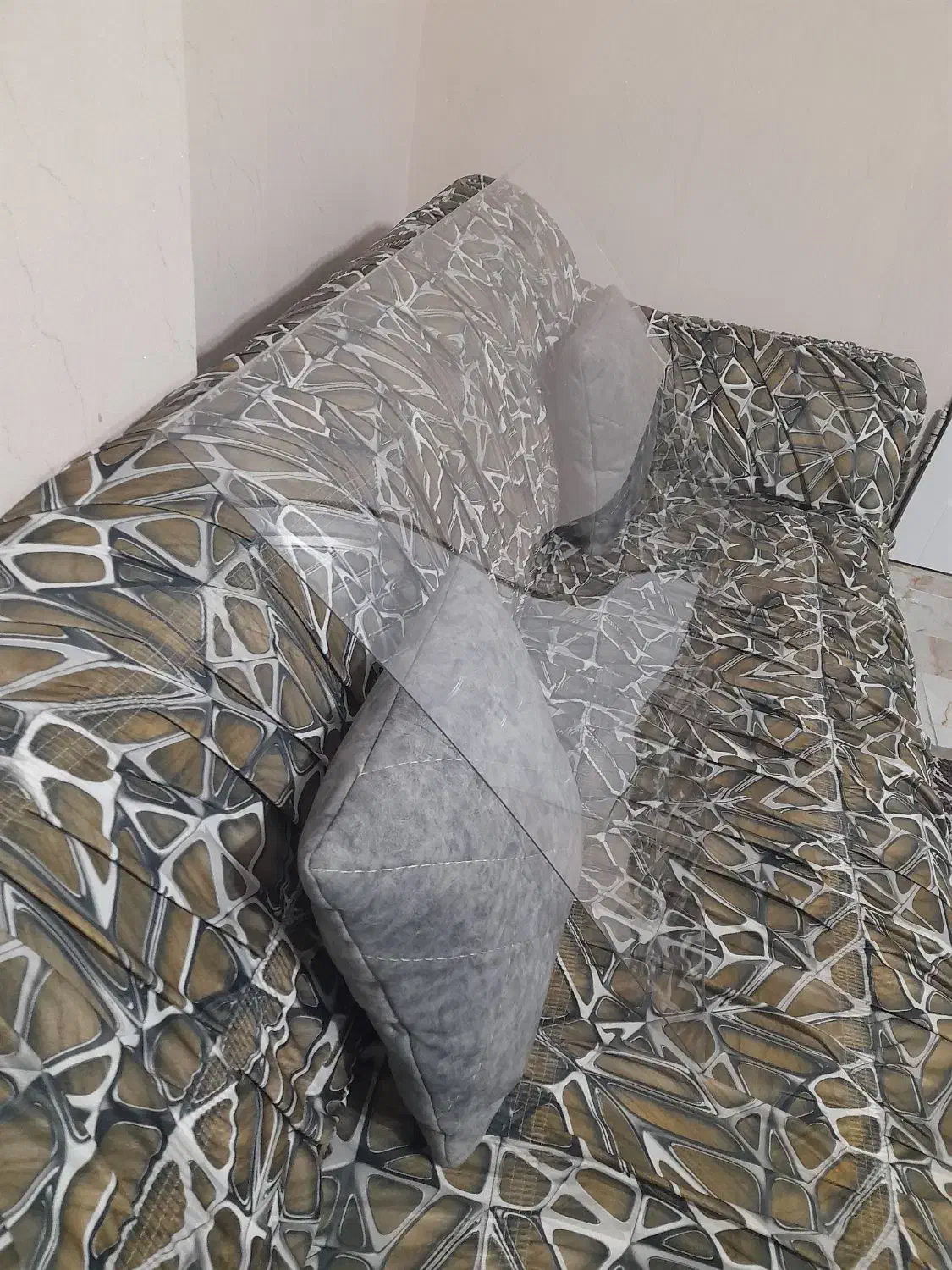 محافظ|تلویزیون و پروژکتور|رشت, جماران|دیوار