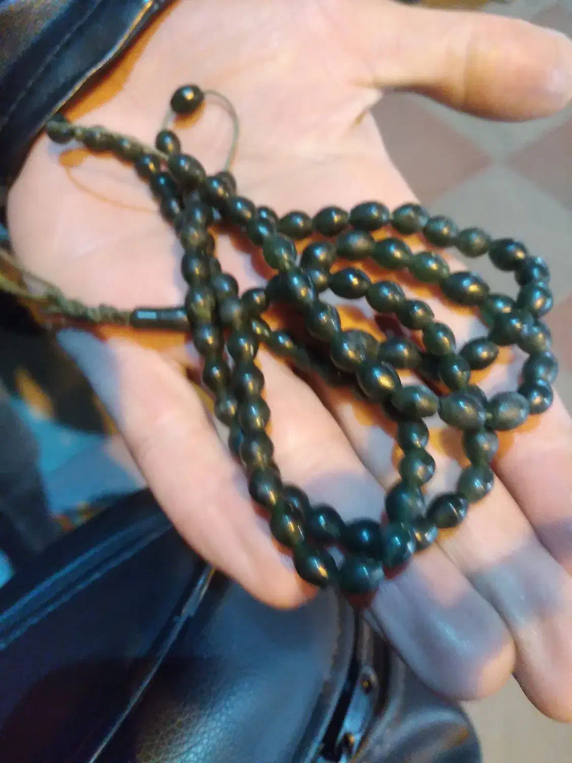 تسبی شاه مقصود|کلکسیون اشیاء عتیقه|قرچک, زیبا شهر|دیوار