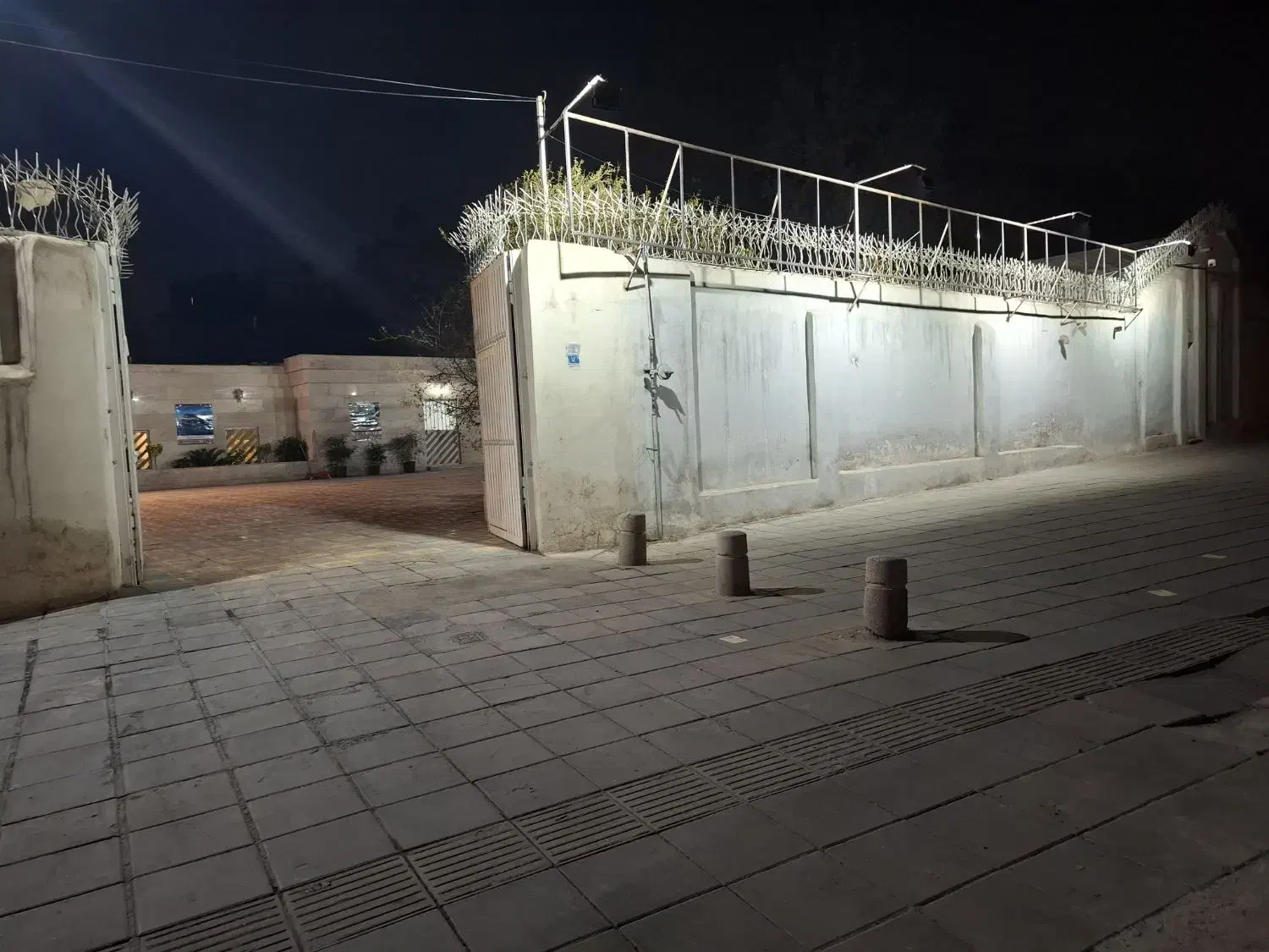 سوله تعمیرگاهی در طرشت بهر خیابان|اجارهٔ مغازه و غرفه|تهران, طرشت|دیوار