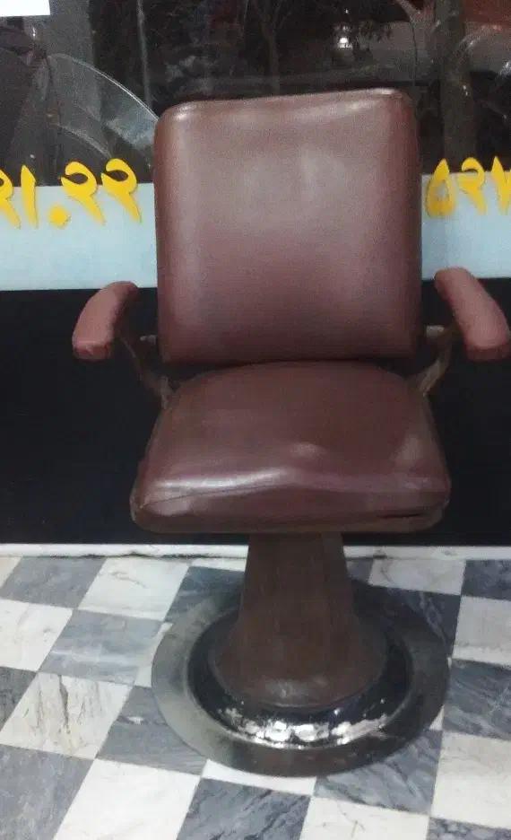 صندلی|صندلی و نیمکت|قم, وادی السلام|دیوار