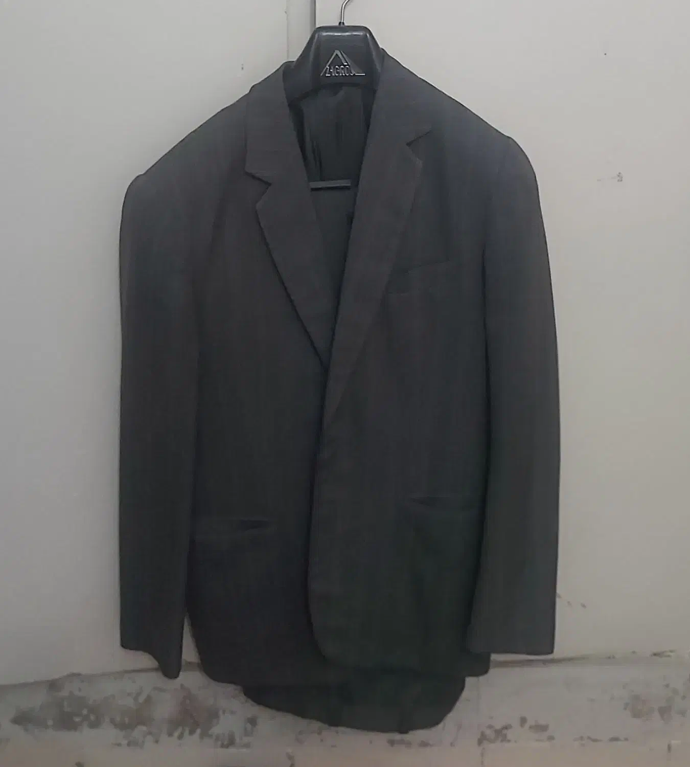 کت تک وشلوار|لباس|اندیشه, اندیشه فاز ۲|دیوار