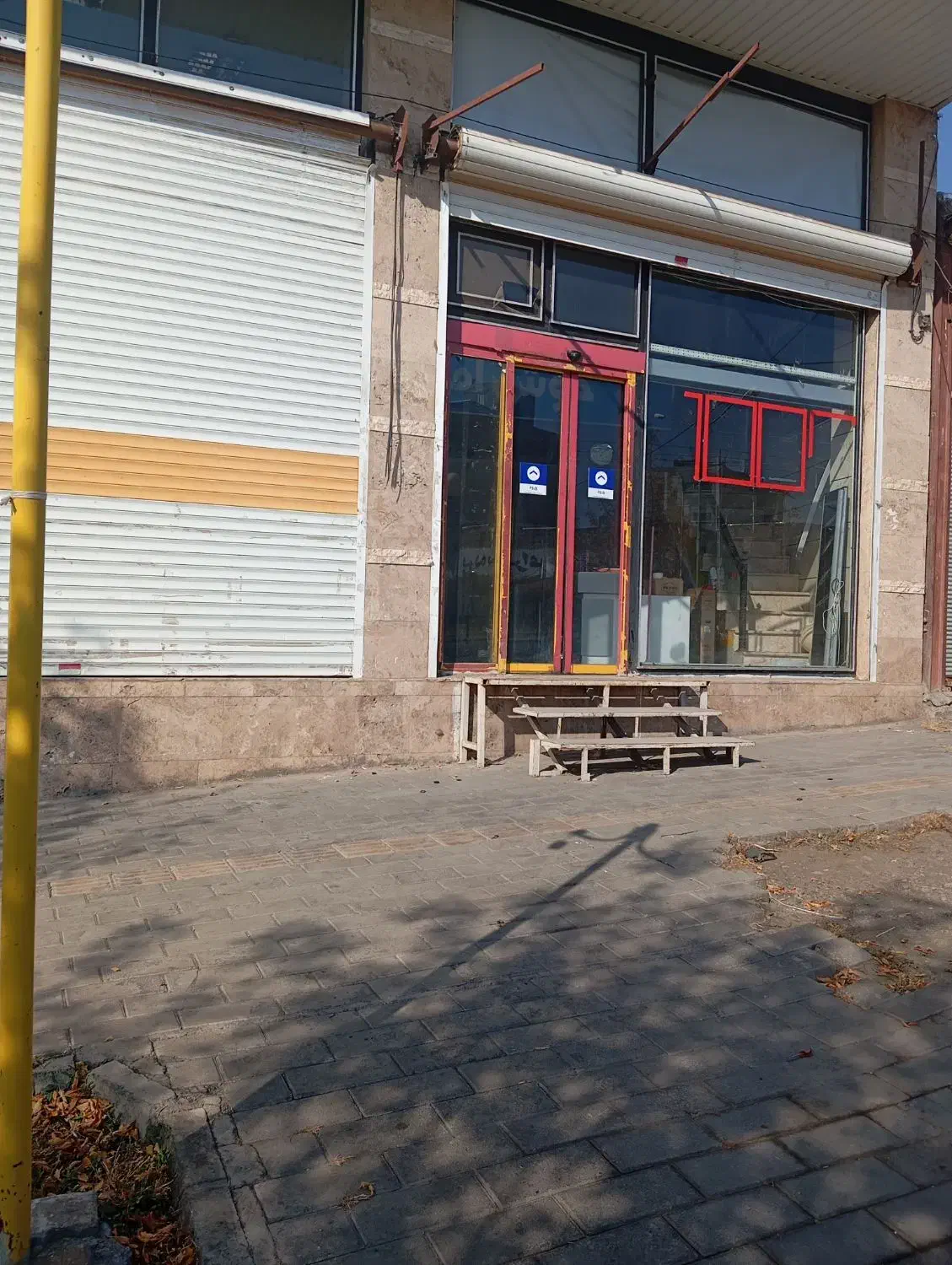 همکار خانم در فروشگاه لباس شهرک ولیعصر خوی|استخدام خدمات فروشگاه و رستوران|خوی, |دیوار