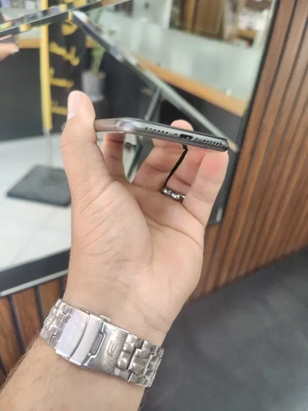 iphone 8 64|موبایل|اصفهان, بهارستان|دیوار