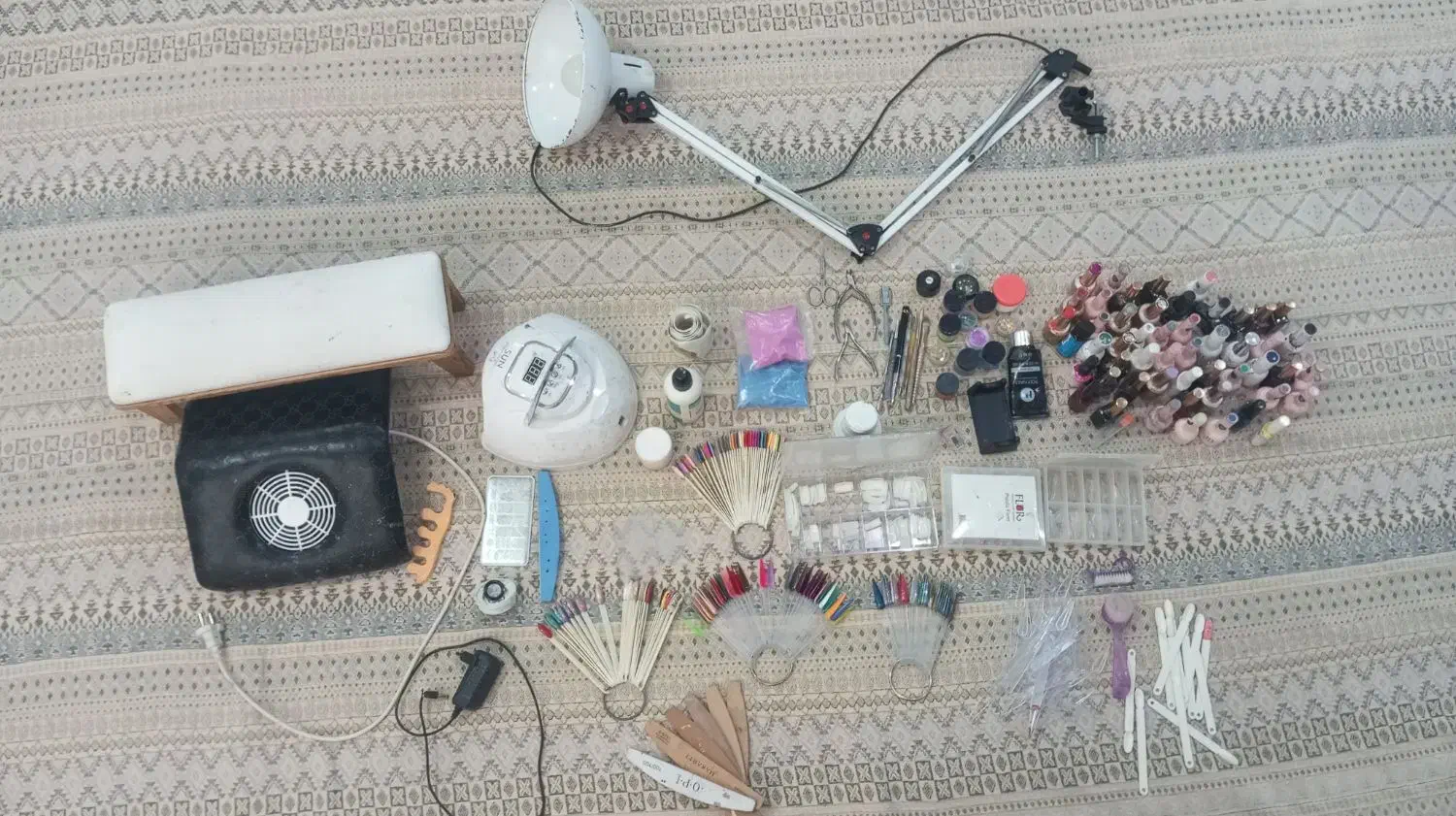 وسایل کاشت ناخون|آرایشگاه و سالن‌های زیبایی|مریوان, |دیوار