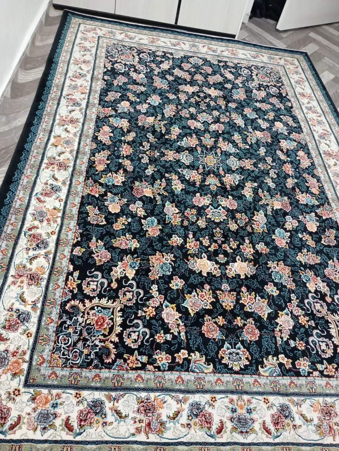 فرش در حدنو|فرش|میانه, |دیوار