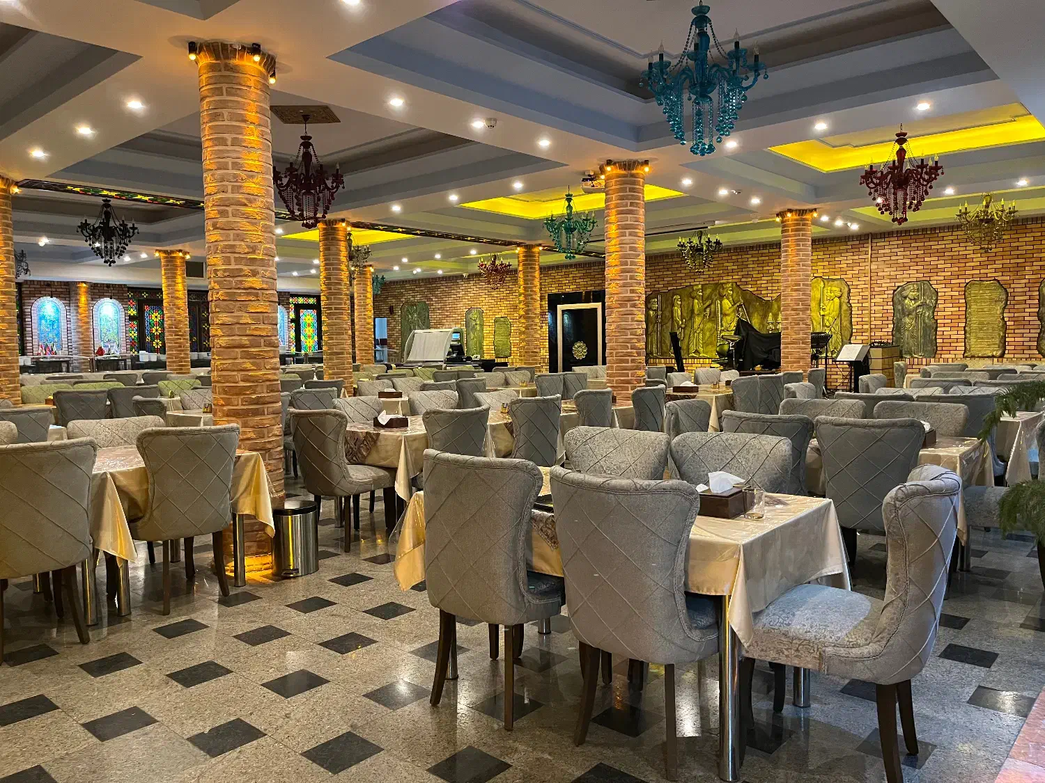 کارگر ساده. رستوران|استخدام خدمات فروشگاه و رستوران|تهران, بلوار کشاورز|دیوار