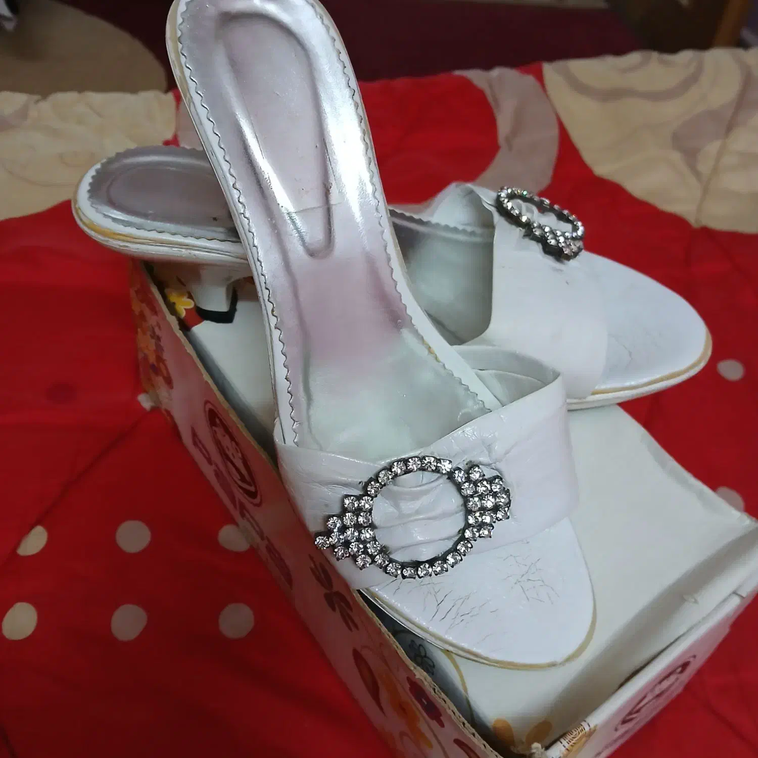 صندل|کیف، کفش، کمربند|شوشتر, |دیوار