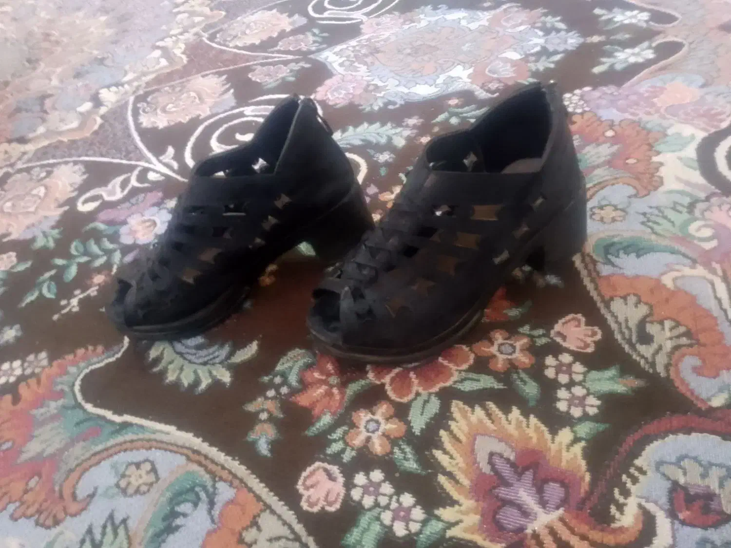 بوتین|کیف، کفش، کمربند|زابل, |دیوار