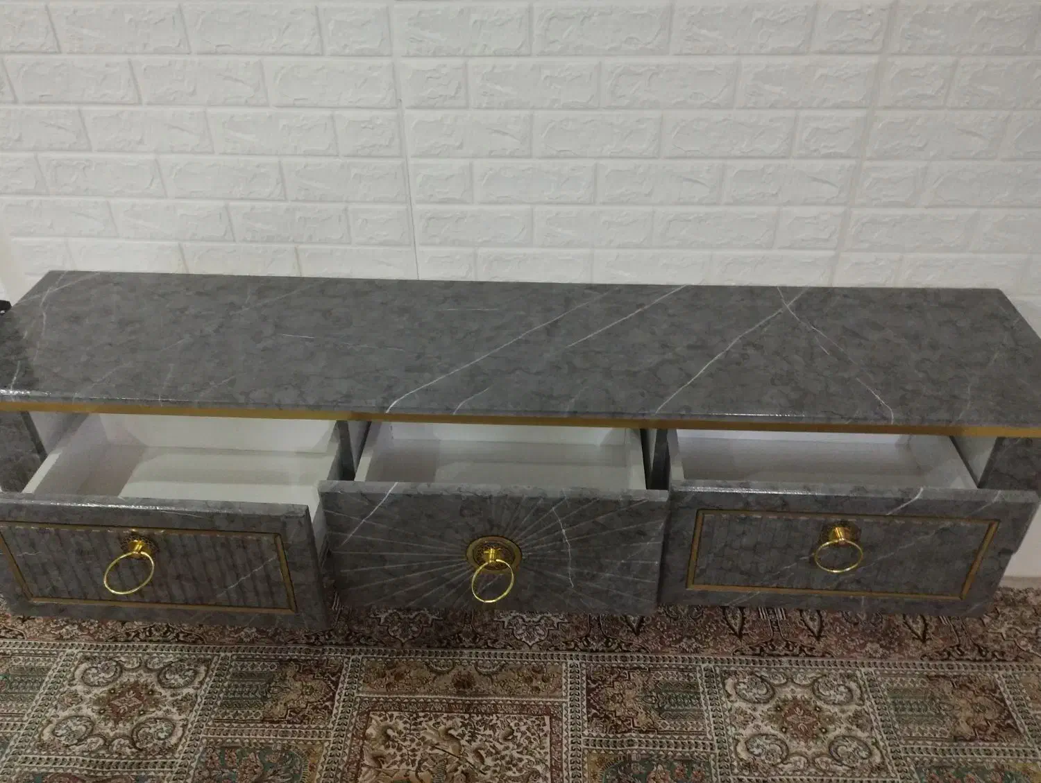 میز تلویزیون در حد نو|میز تلویزیون|فولادشهر, A3|دیوار