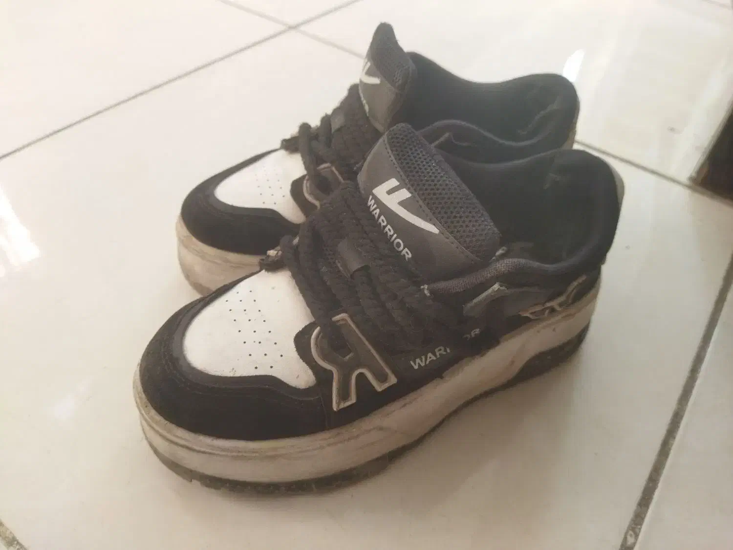 کفش|کیف، کفش، کمربند|شیراز, کوشک میدان|دیوار