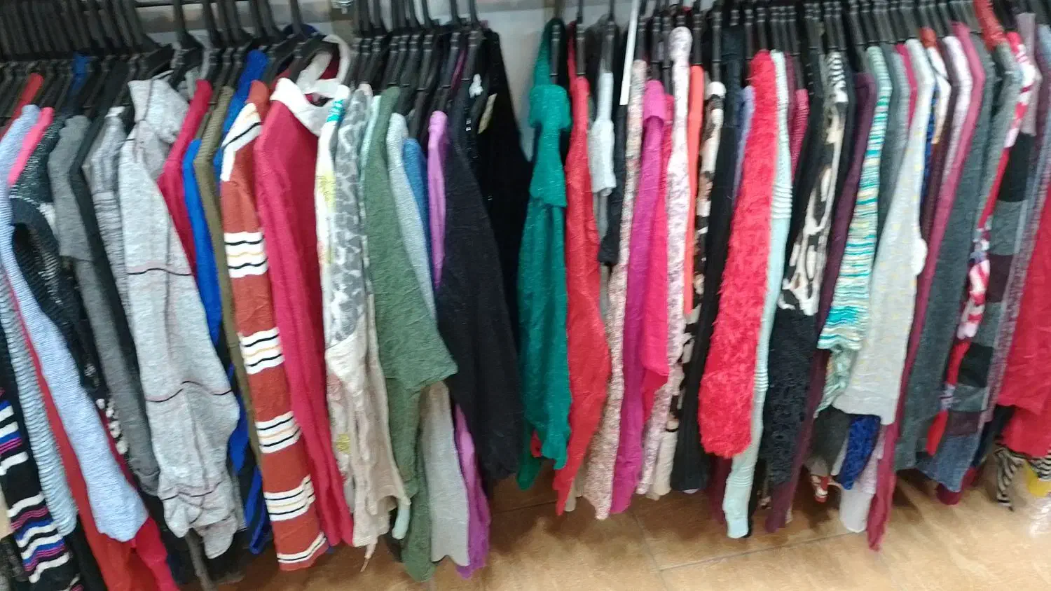 هودی|لباس|گنبد کاووس, |دیوار