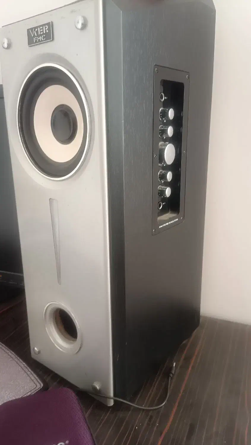 ماینیتور و یک جفت باند و میز کامپیوتر|قطعات و لوازم جانبی رایانه|الشتر, |دیوار