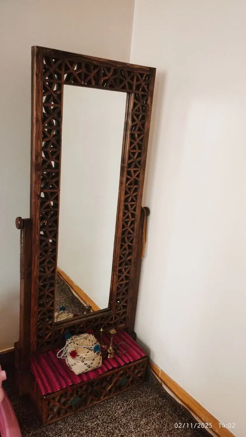 تخت و آینه سنتی|مبلمان خانگی و میز عسلی|قم, بنیاد|دیوار