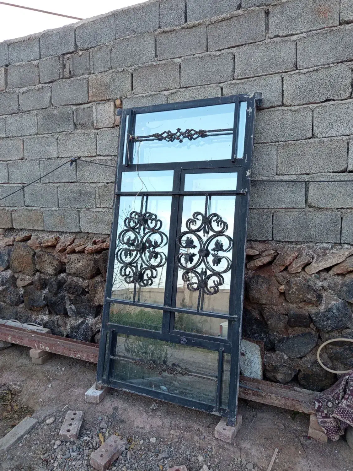 پنجره آهنی|مصالح و تجهیزات ساختمان|شوط, |دیوار