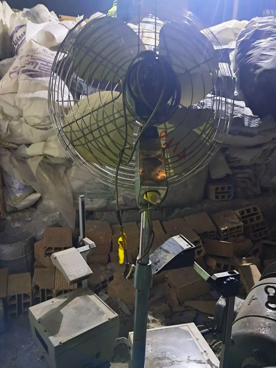 پنکه قدیمی|پنکه و تصفیهکنندهٔ هوا|نسیمشهر, |دیوار