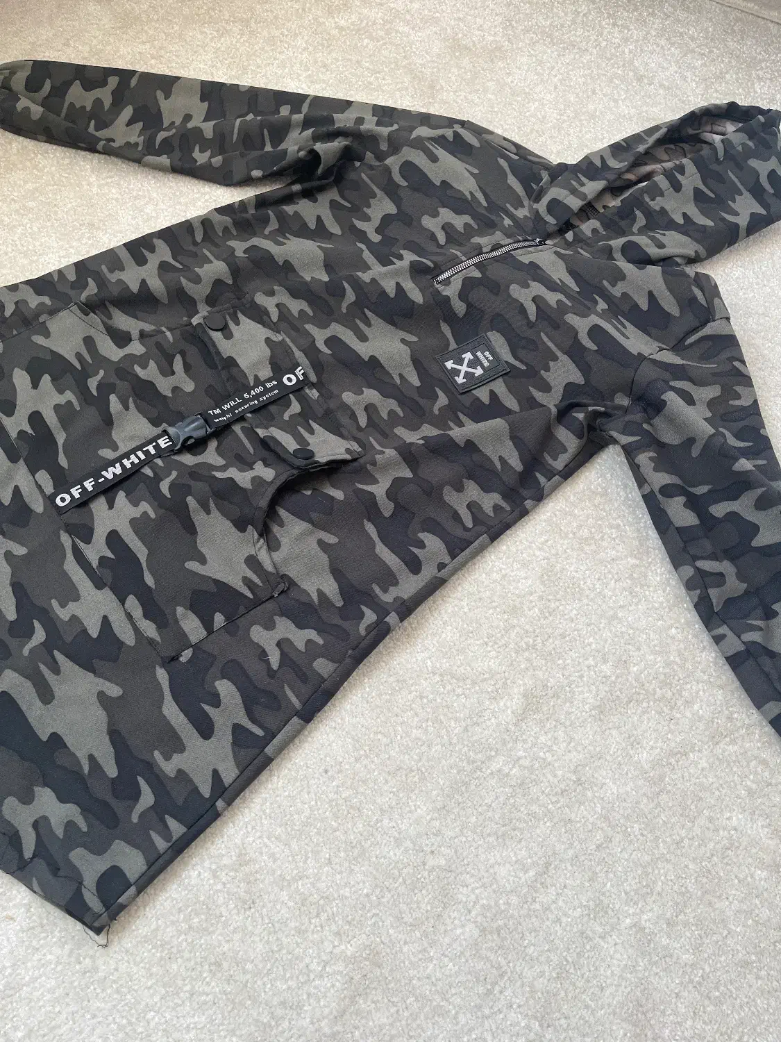 هودی|لباس|مهاجران, |دیوار