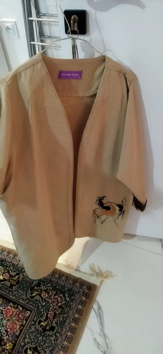 تعدای لباس در حد نو|لباس|گل تپه, |دیوار