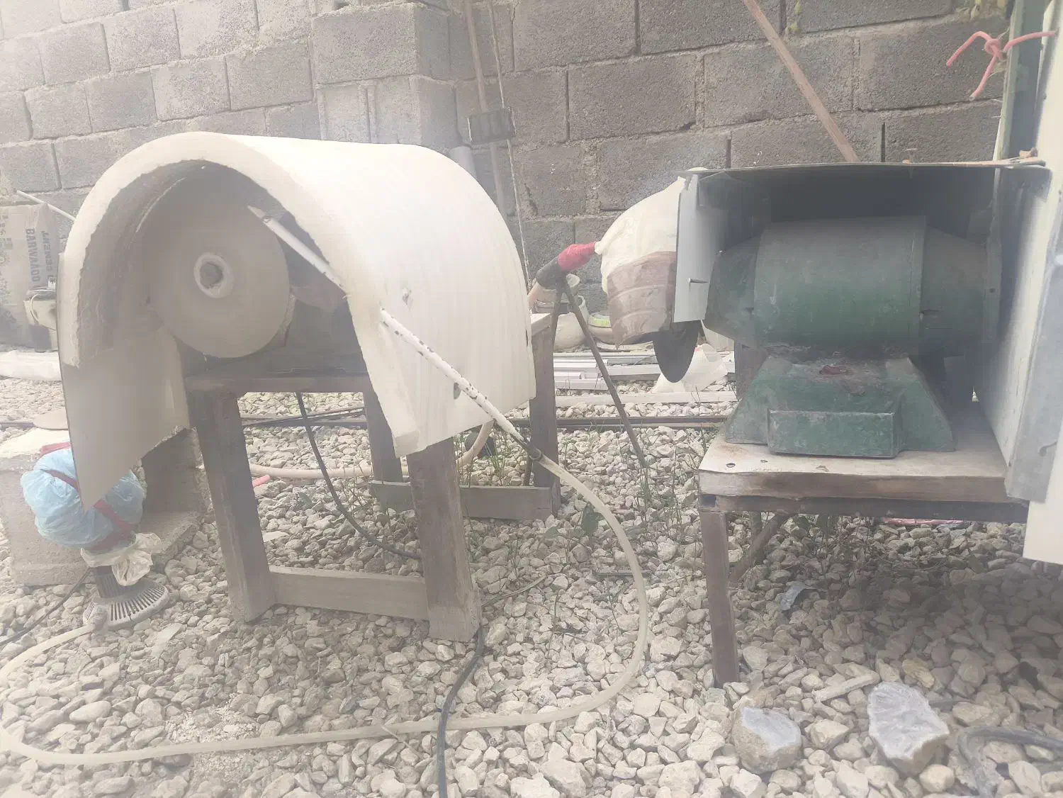 کارآگاه زیورآلات|جواهرات|جم, |دیوار