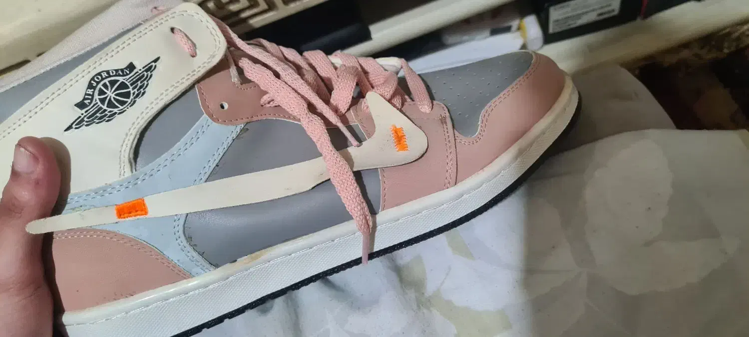 فروش کفش Nike lost and white|کیف، کفش، کمربند|قائمشهر, |دیوار