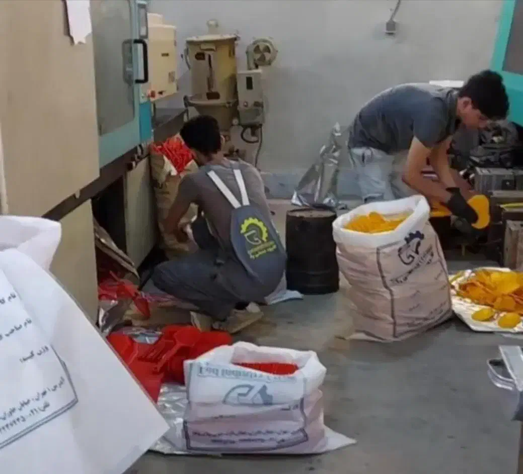 کارگر آقا ساده و ماهر شب کار جهت تزریق پلاستیک|استخدام صنعتی، فنی، مهندسی|خاوران, |دیوار