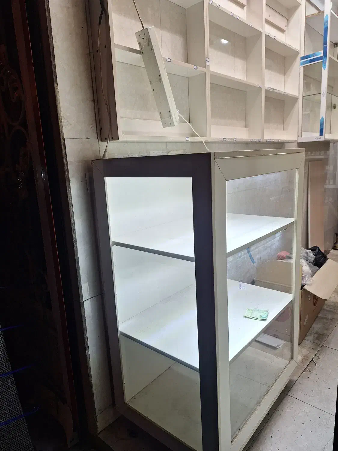 ویترین و استند دیواری چراغ ال ای دار|فروشگاه و مغازه|تهران, والفجر (افسریه)|دیوار