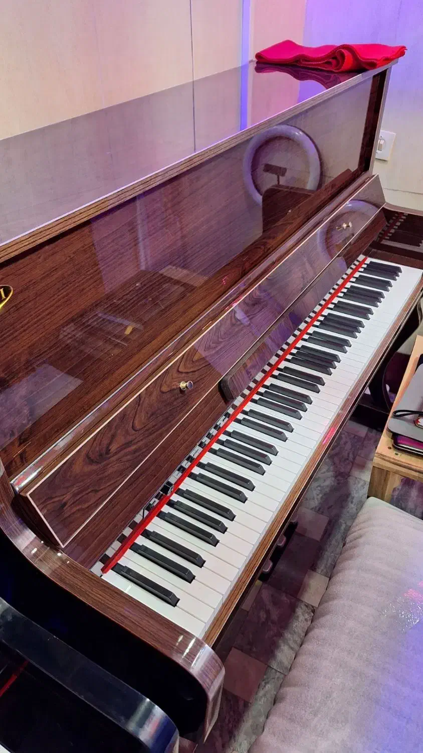 پیانو|پیانو، کیبورد، آکاردئون|خوی, |دیوار