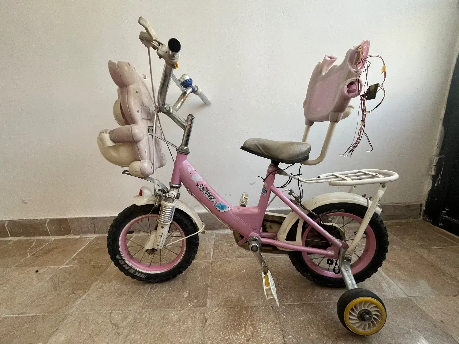 دوچرخه دخترانه با کمکی|دوچرخه، اسکیت، اسکوتر|مشهد, امامیه (شهرک غرب)|دیوار