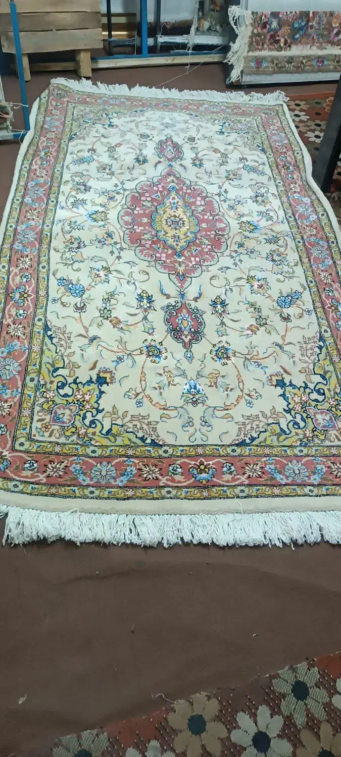 یه عدد قالیچه گل ریز|فرش|تربت‌حیدریه, مسجد جامع|دیوار