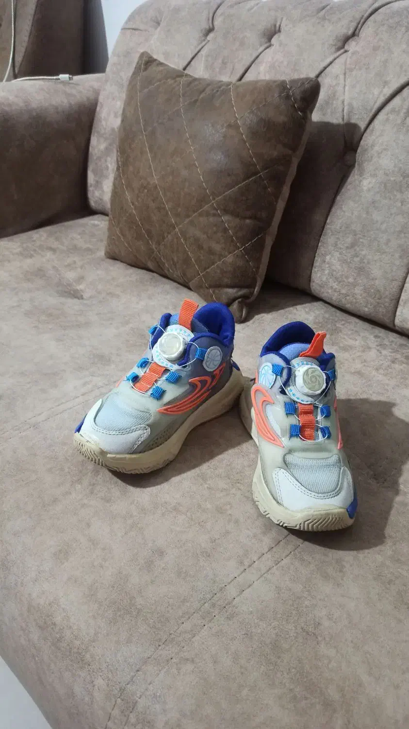 کفش سالم  درجه. داربدون پارگی|کیف، کفش، کمربند|خرم‌آباد, |دیوار