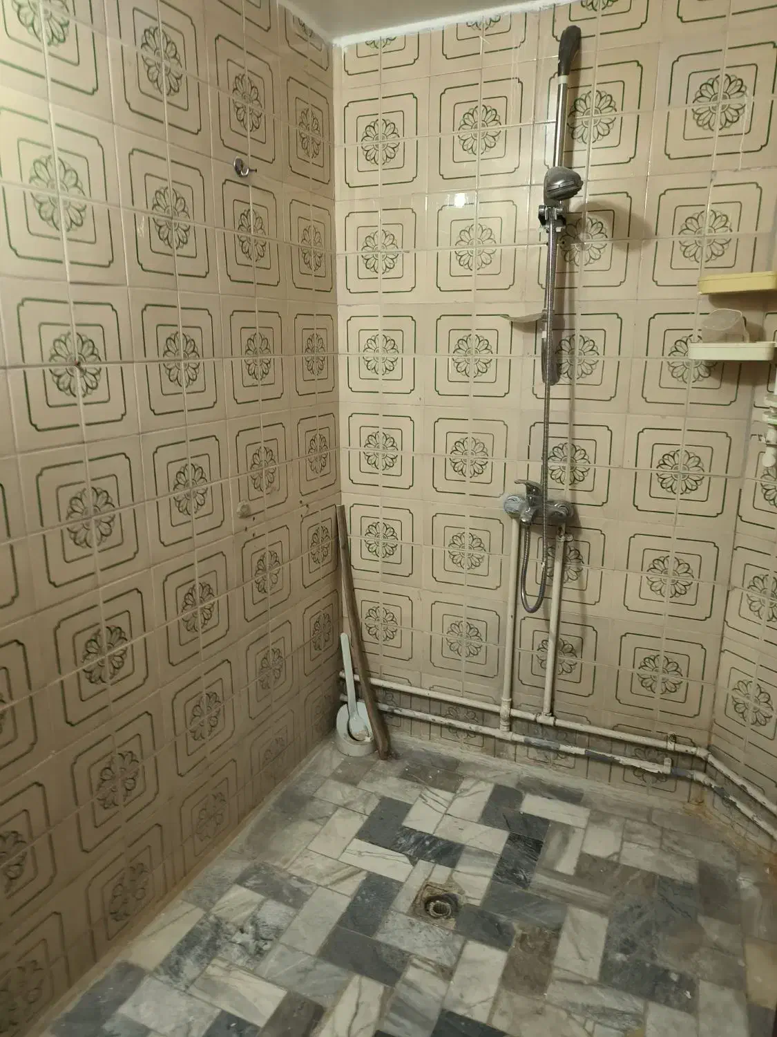 آپارتمان فلکه اول ۱۰۰ متر دو خواب طبقه اول