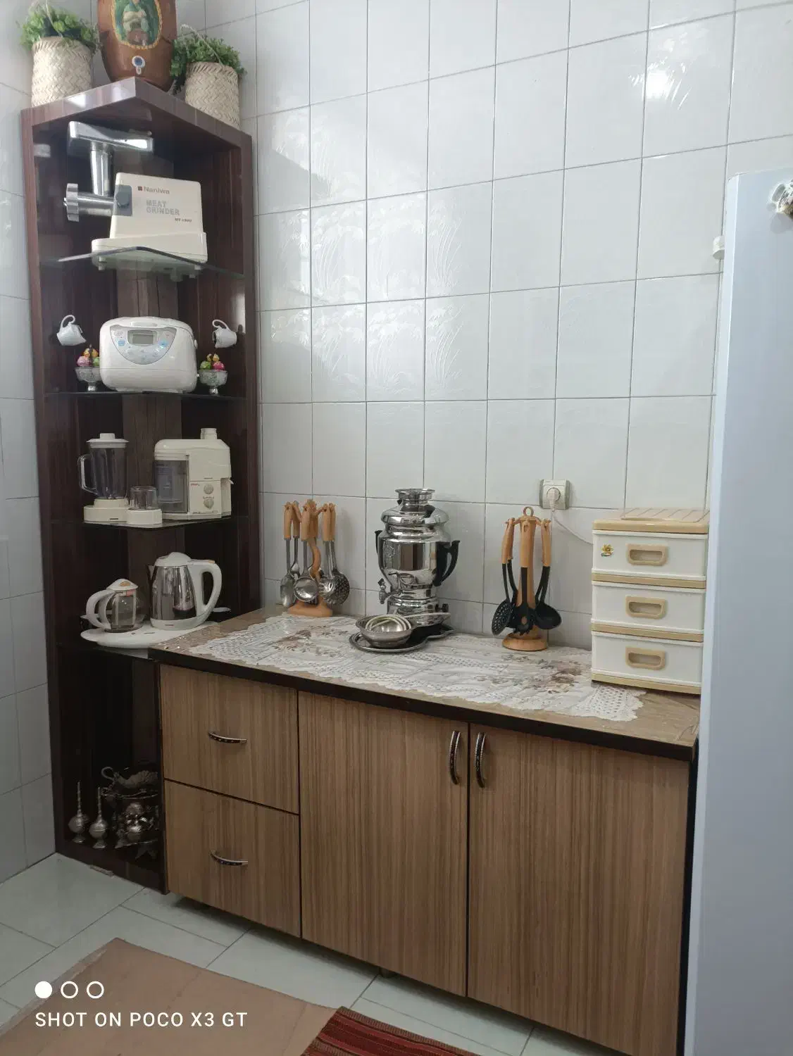 سه تا شلف و کابینت|کتابخانه، شلف، قفسههای دیواری|بیرجند, |دیوار