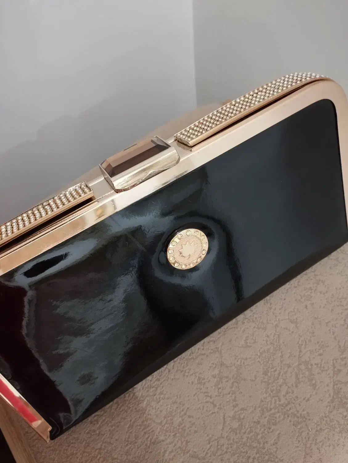 کیف مجلسی|کیف، کفش، کمربند|قم, باغ کرباسی|دیوار