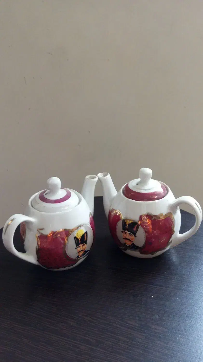 یک جفت قوری قدیمی|کلکسیون اشیاء عتیقه|پاکدشت, پاکدشت (مامازند)|دیوار